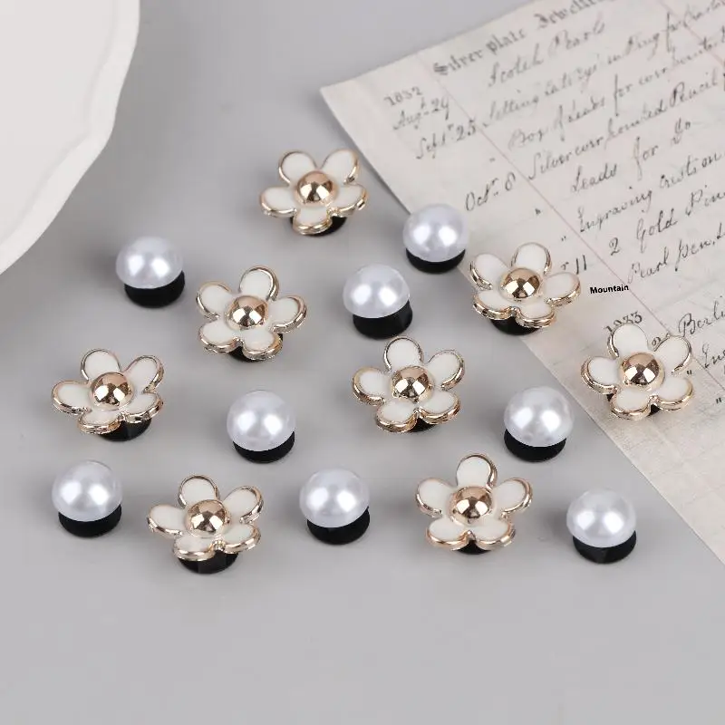 16PCS Schuh Charms Set Zubehör Loch Schuh Schnalle Sommer Nette Perle Gänseblümchen 3D Schuhe Dekorationen