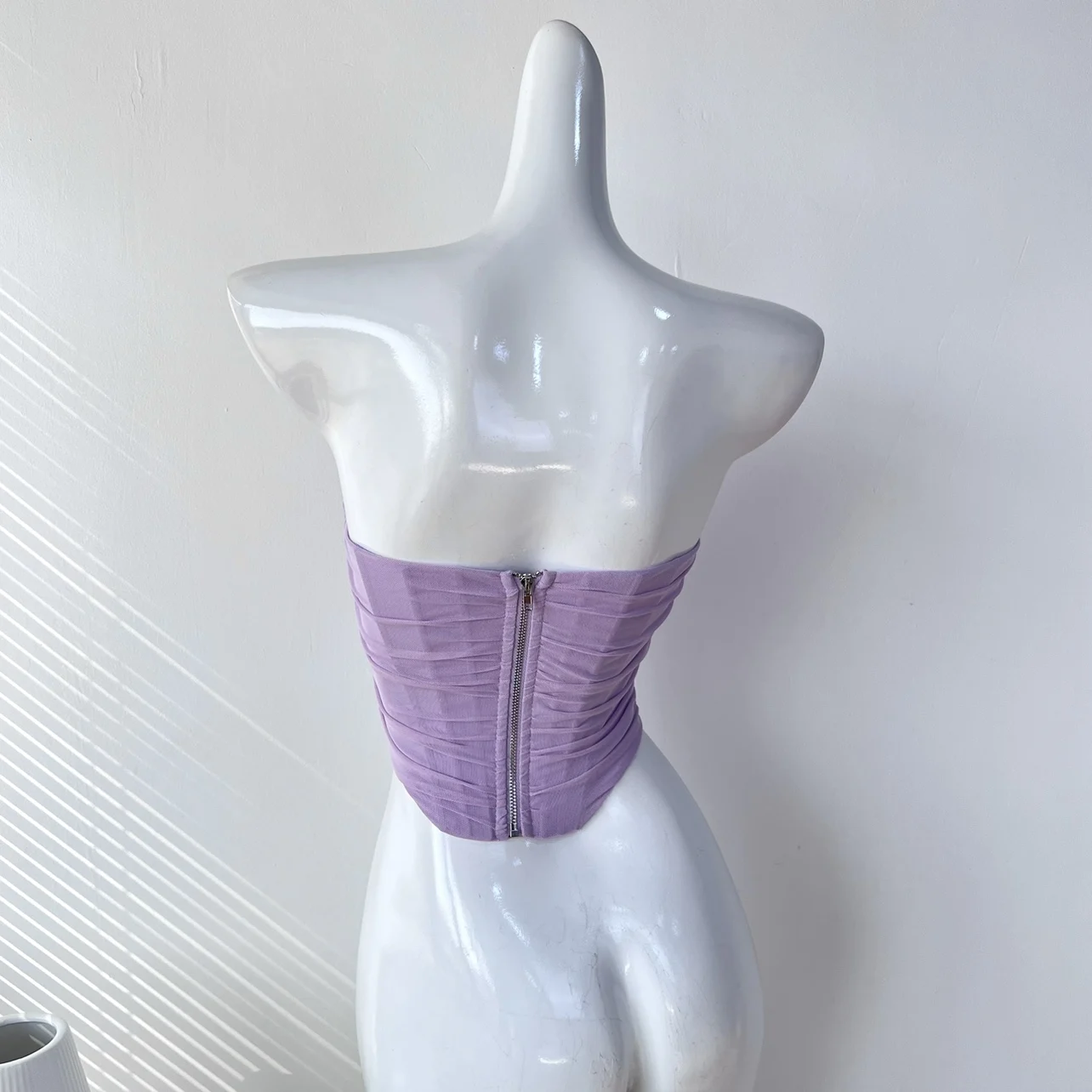 Top Corto Sexy y Moldeador con Espalda Descubierta y Tirantes Invisibles, Estilo Moderno para Mujeres Jóvenes, Ropa de Verano