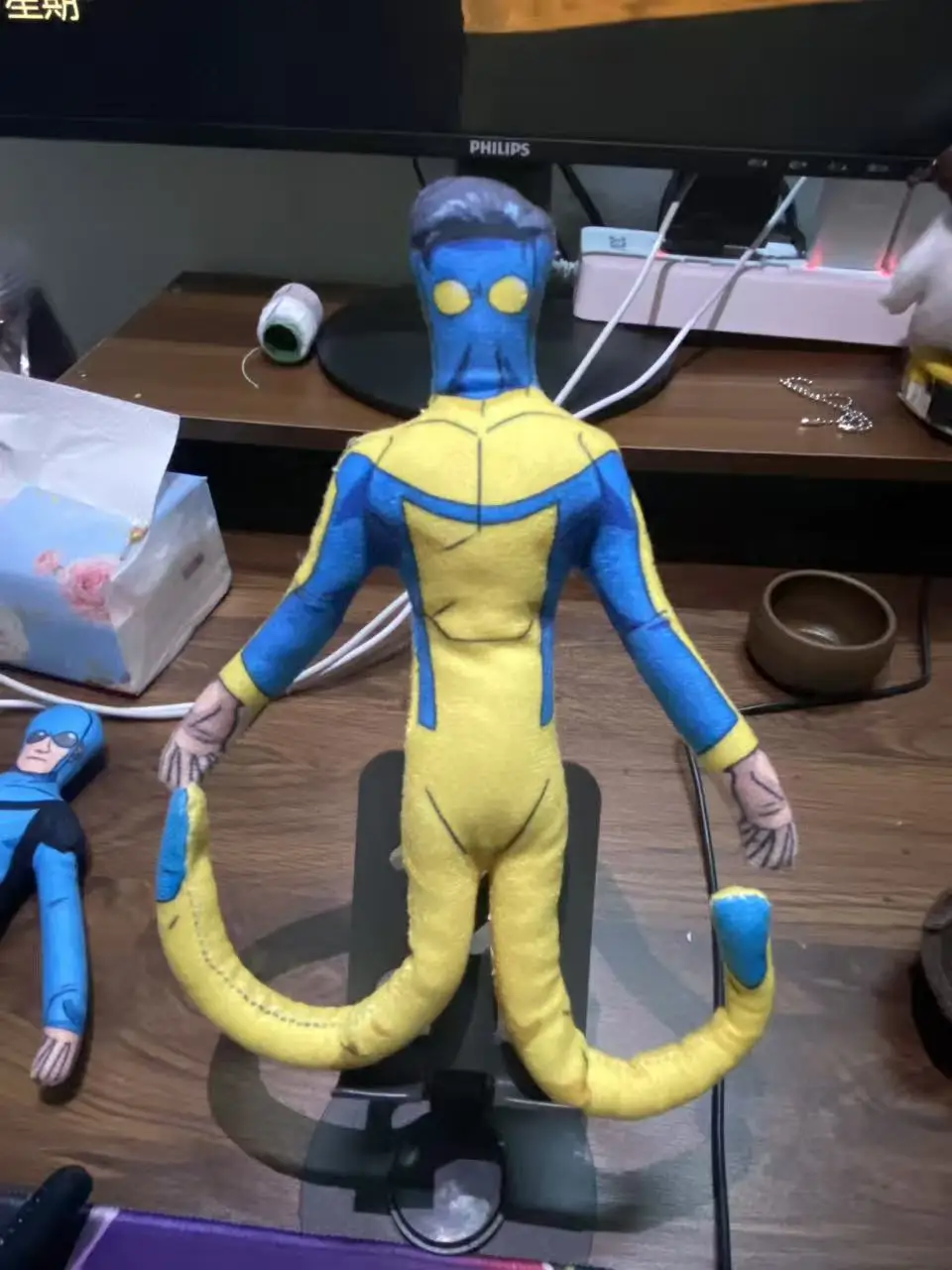 28cm Invincible Omni-Man Mark Grayson Stuffed Doll Detachable Movable Limbs Wire Skeleton Action Figure Plush Mouse Room Decor - view 5
