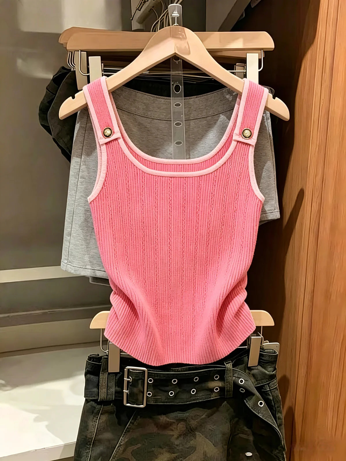 

Summer New Style Women's Knitted Sleeveless U-Neck Vest Self-Keeping Color Block Strap Design Sweet And Spicy Back Top