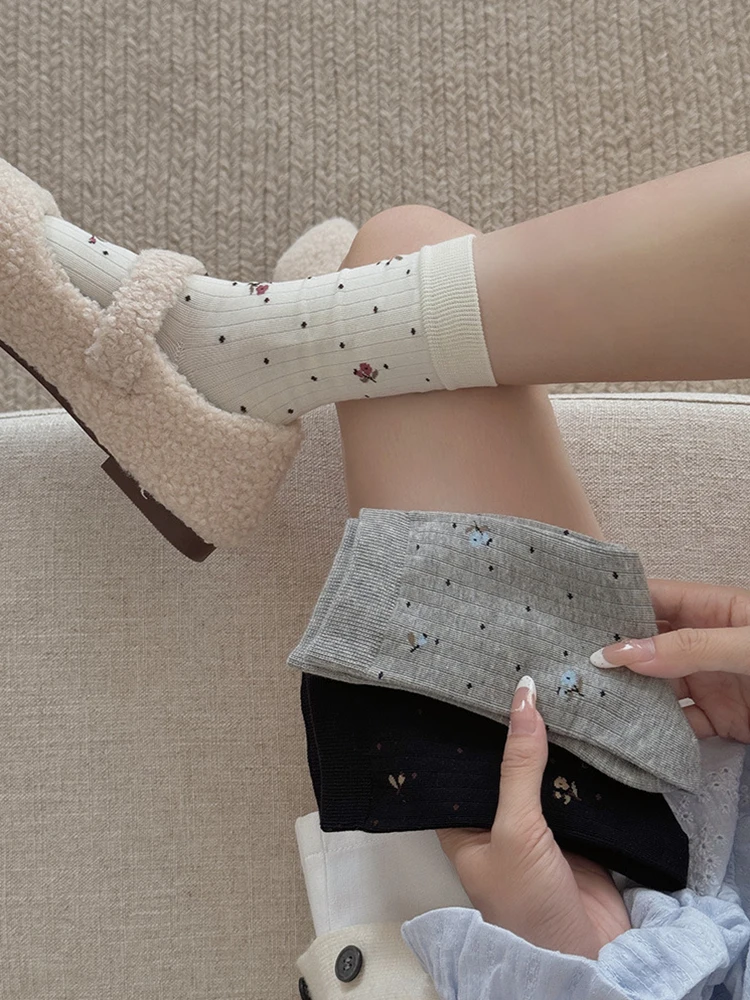 New Women Socks Autumn Fashion Retro Korean Style Flower Socks Female Breathable Cotton Casual Dots Design Crew Socks Daily Long