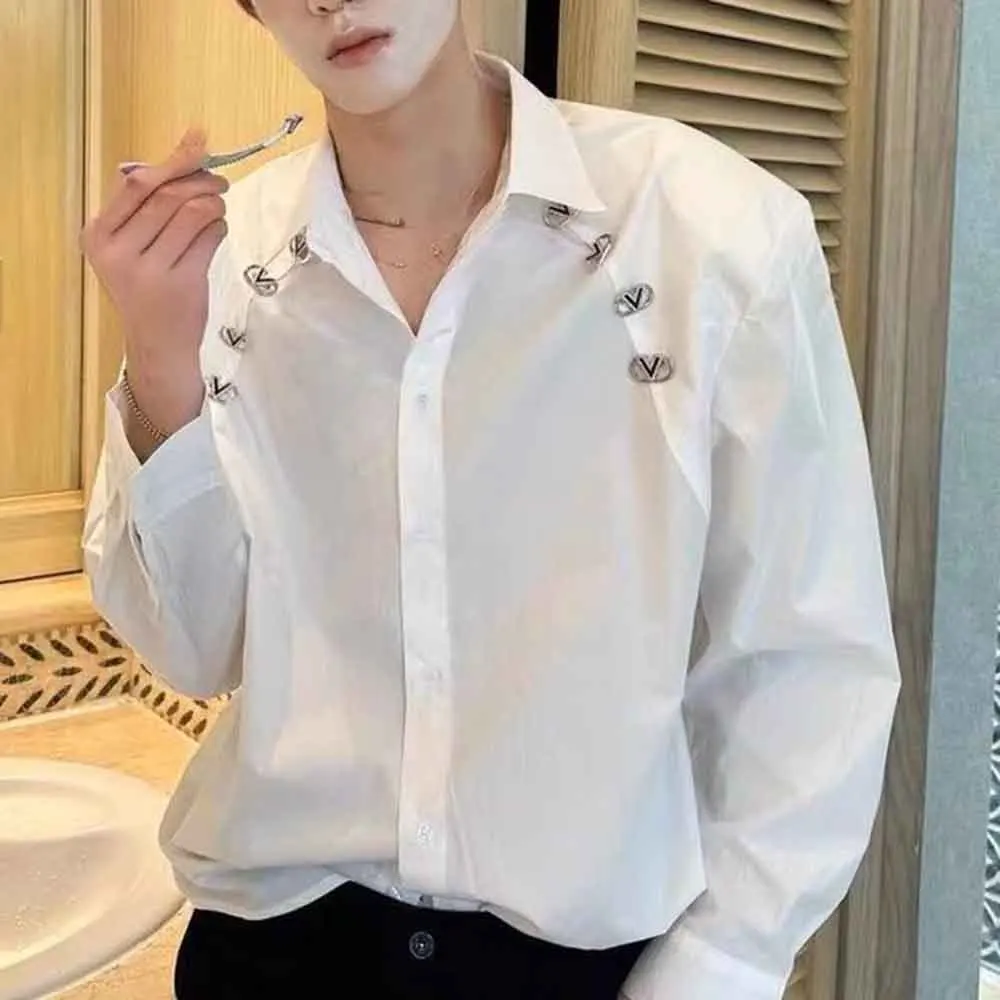 

Мужская осенняя рубашка с металлическими украшениями и мягкими плечами, уличная одежда, модная ниша для ночного клуба, уличные молодежные модные топы, мужская одежда