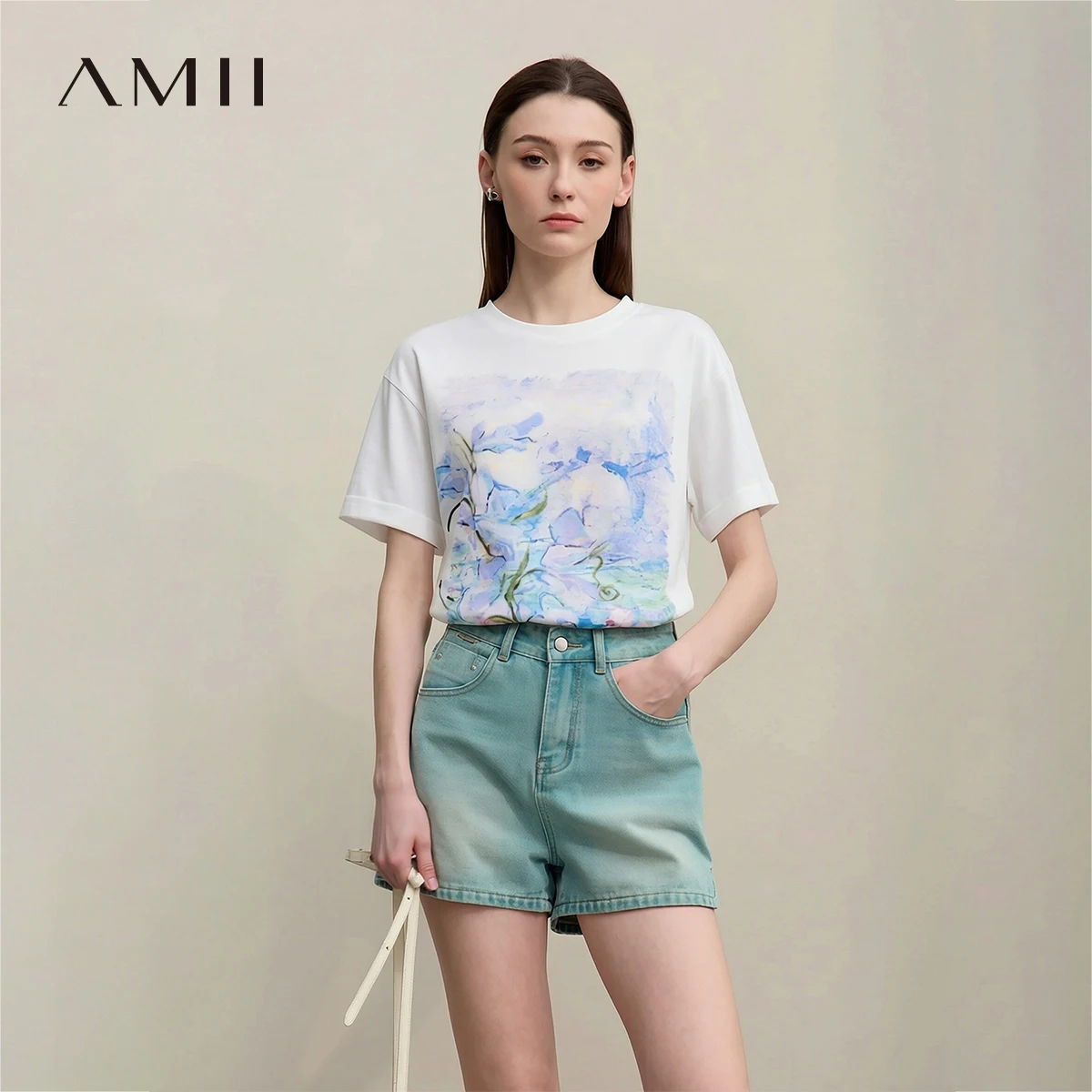 

Женская футболка Amii Minimalism, новинка лета 2025, с коротким рукавом, хлопковая, средней длины, с принтом в стиле масляной живописи, повседневный женский топ 12642221