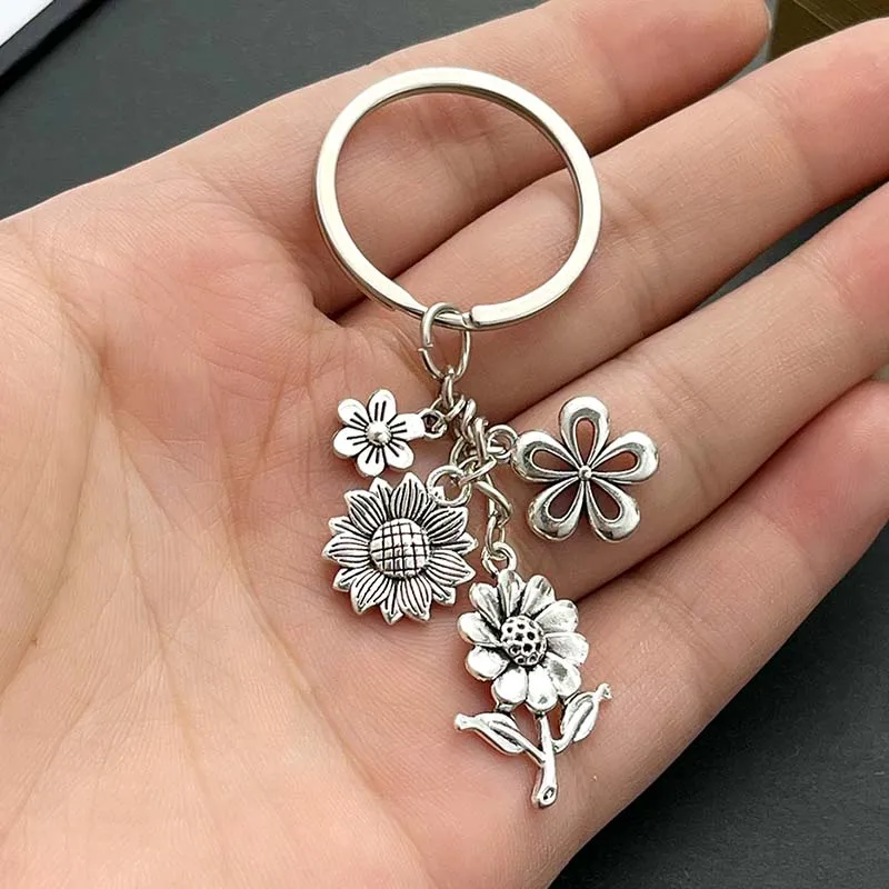 1pc New Fashion Sunflower Keychain, Alloy Metal key Ring, Jewelry Gift For Friends