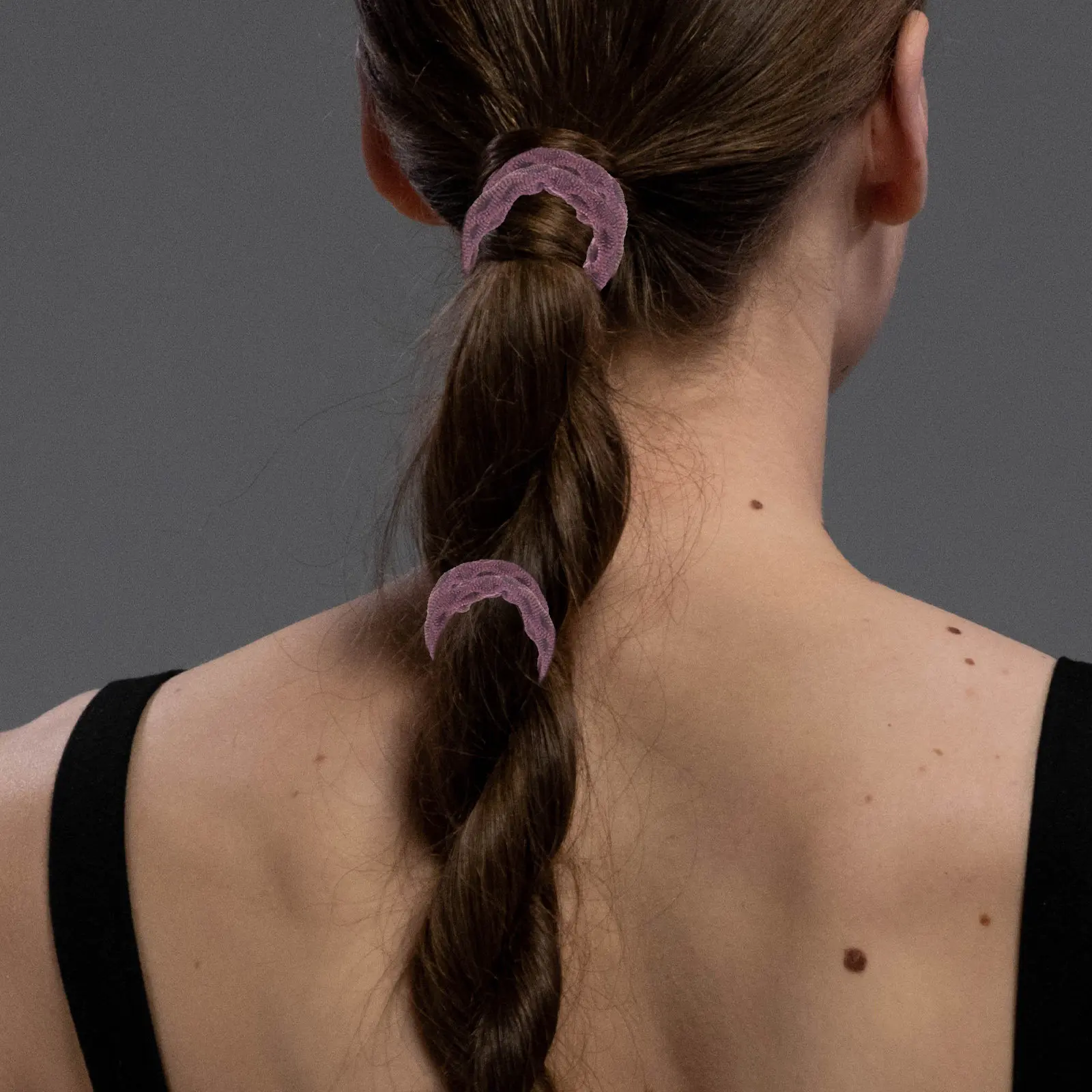 

24Pcs Hair Tie Bracelets Ponytail Holders for Women Girls Lightweight Comfortable Stretchy Elastics All Hair Types Sleek Styling