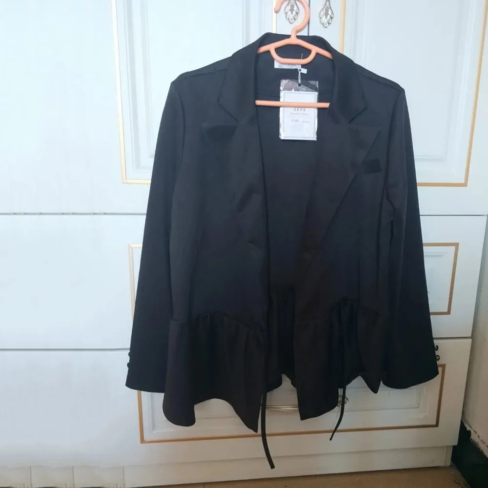 Jaket wanita Ruffles hitam musim semi musim gugur mode baru pakaian luar wanita kasual berlekuk pakaian luar wanita elegan tidak teratur