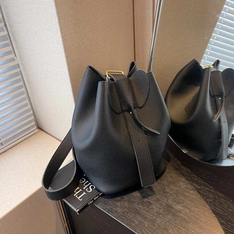 Women's Single Shoulder Crossbody Bag Composite Bucket Bag New Fashionable High-end Feeling Casual Versatile Solid Color  Simple
