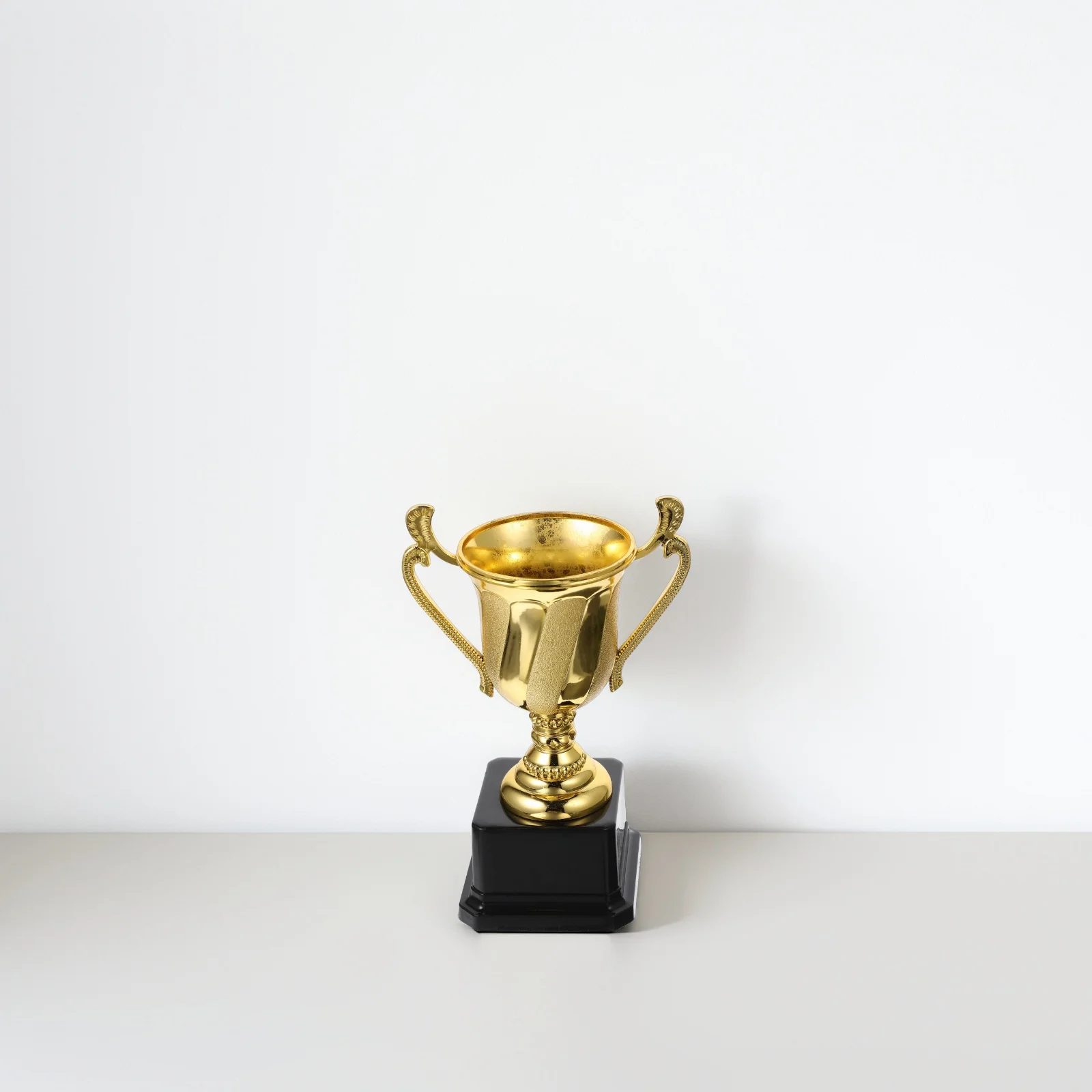 

Gold Plastic Award Decorative Compact Sports Competition Chic Prize Soccer Trophy For Plastic Gold Trophies Award