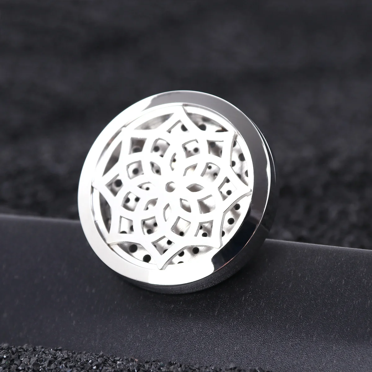 

Car Aromatherapy Oil Diffuser Clip 316L Stainless Steel Sunflower Essential Oil Locket Clip for Car Room Air Freshener