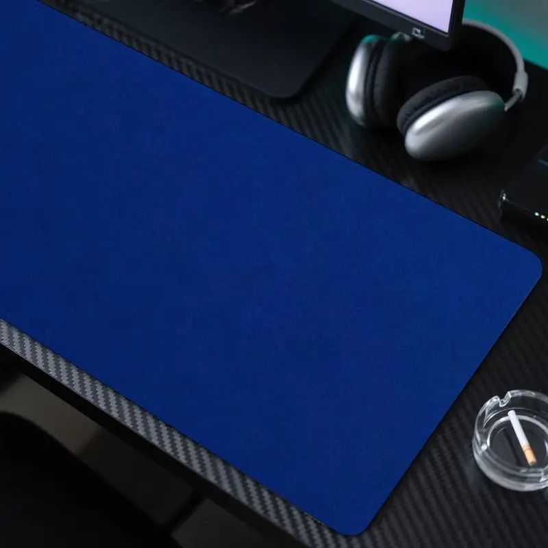 سجادة مكتب زرقاء كبيرة، 31.5 بوصة × 11.8 بوصة، مقاومة للماء، وسادة مضادة للانزلاق للمكتب والألعاب، سطح ناعم لسهولة حركة الماوس