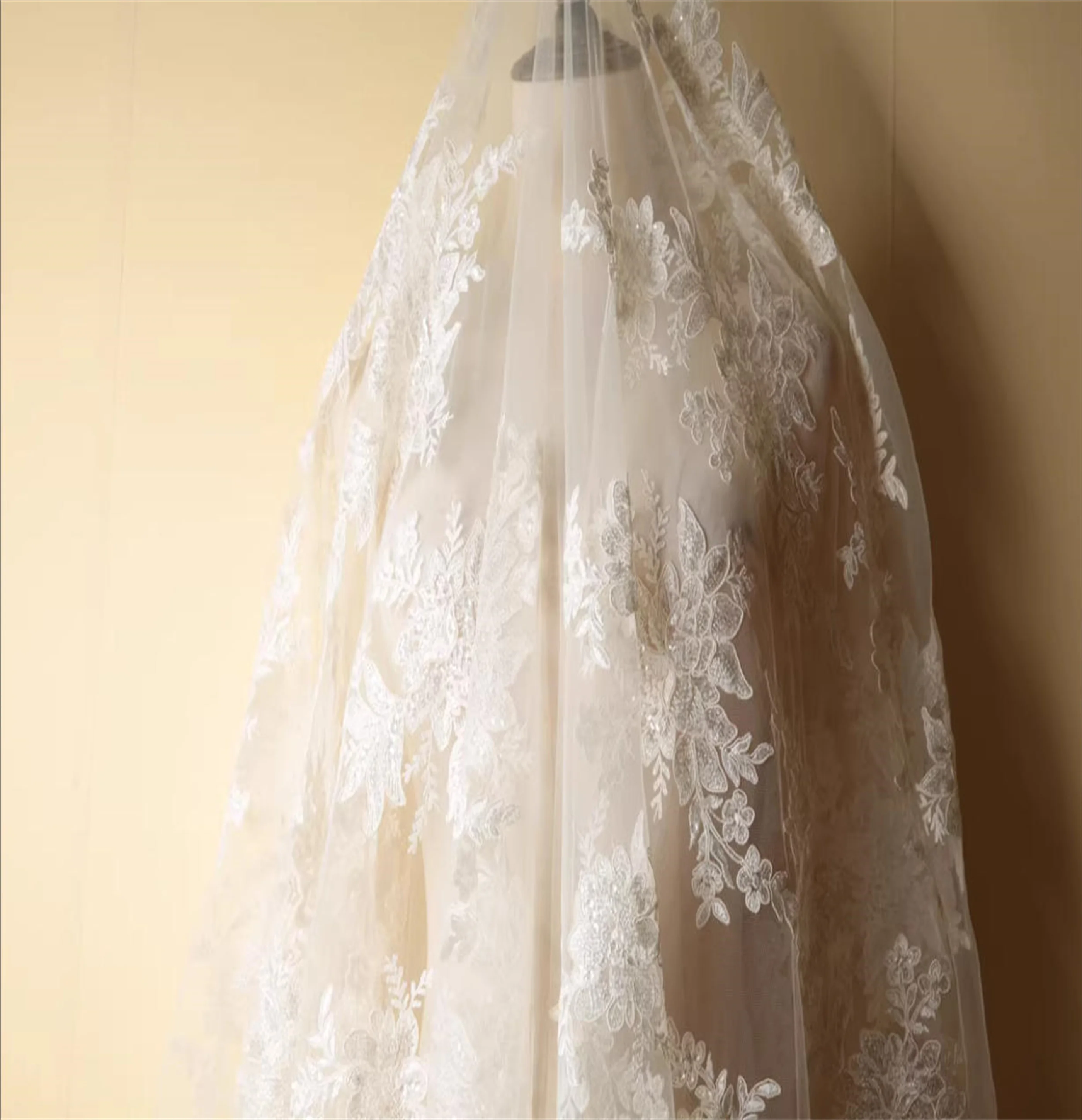 

Ткань ручной работы с блестками из Европы и Америки, французская сетчатая кружевная ткань с вышивкой, материал белого платья Cheongsam