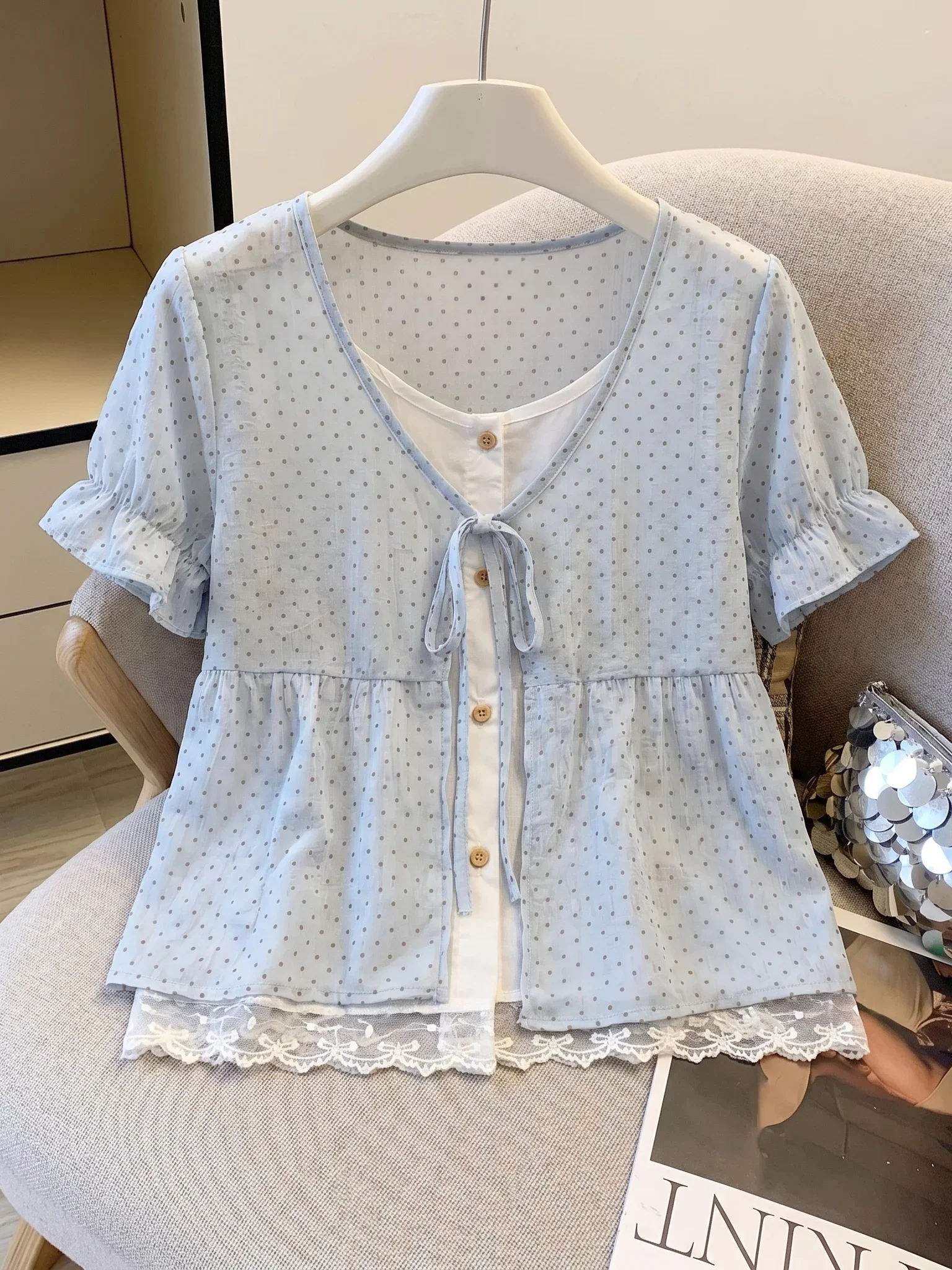 

Light Blue Polka Dot V-Neck Shirt Women's plus Size Doll Shirt Fake Two-Piece Top Korean Style Loose Fit Short Sleeve