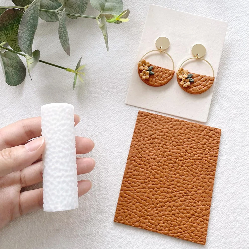 

Soft Pottery Brushed Texture Roller Plastic Texture Polymer Clay Mold Fondant Rolling Pin DIY Earrings Pendant Jewelry Clay Tool
