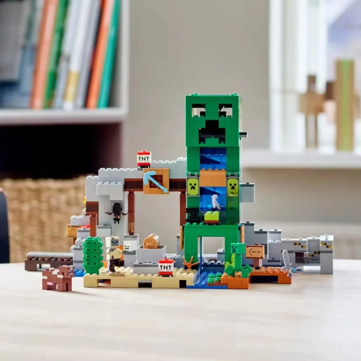 

Creative Cave Crawler 21155 architectural Model Building block Set 834 pieces of children's toys, Christmas gifts, birthday gift