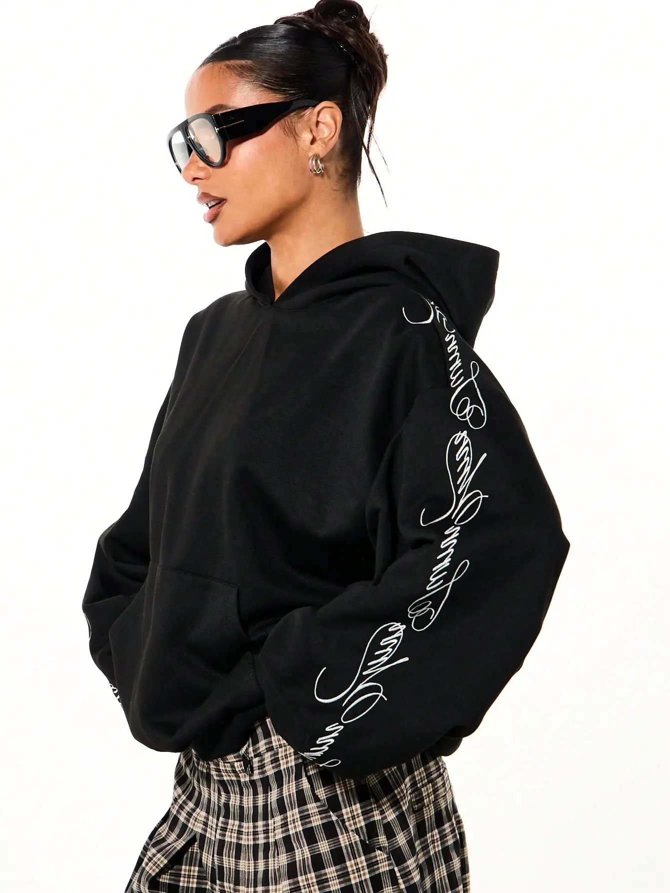 Oversized Black Hoodie Y2K Streetwear Graphic Long Sleeve Pullover Hooded Sweatshirt White Script Letter Print On Sleeve Drop Shoulder Boxy Fit Kangaroo Pocket For Winter Daily Casual Outfits Christmas Gift