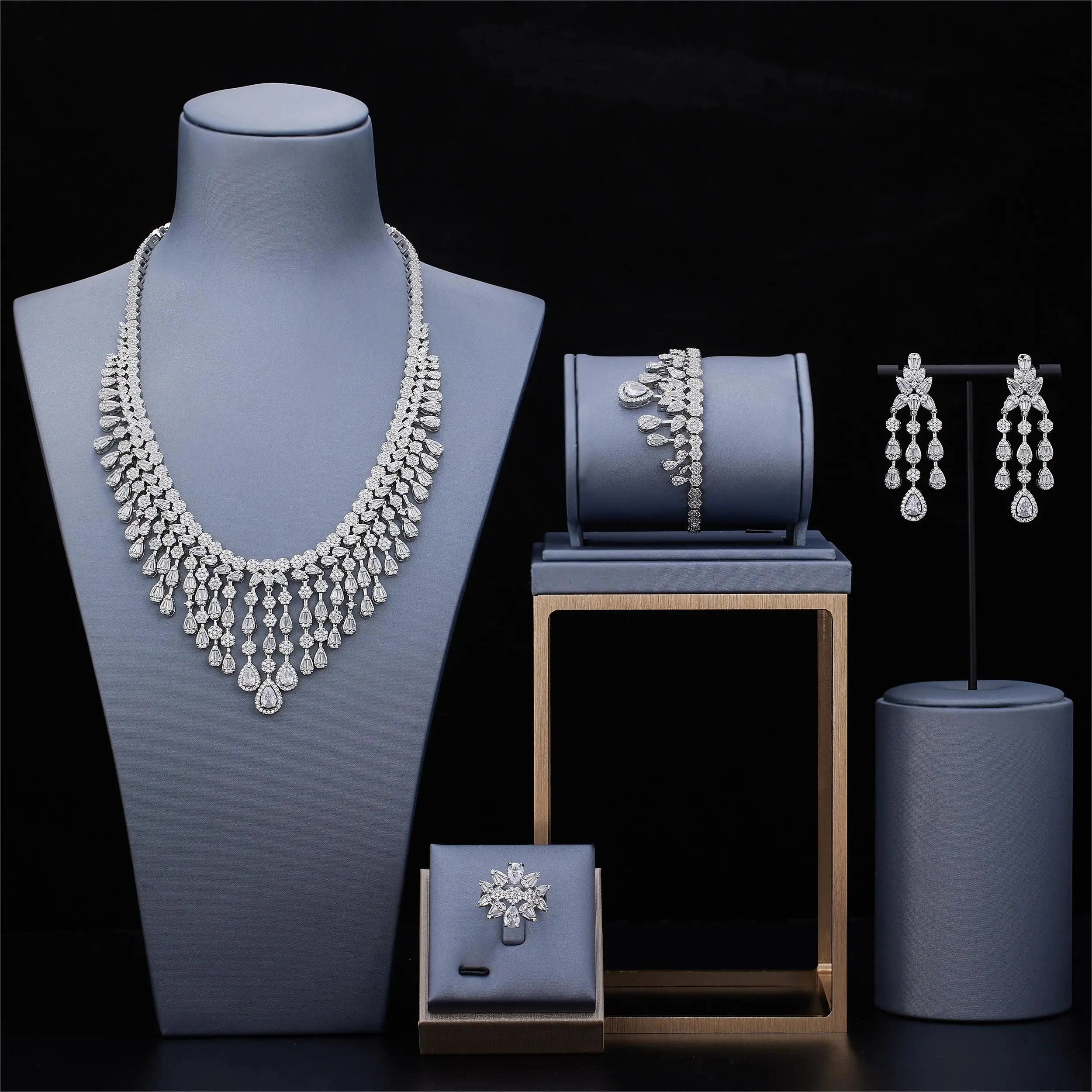 

2024 New Dubai Nigeria Africa 4-piece Set Women's Cubic zirconia Jewelry Set Bridal Wedding Party Luxury CZ Crystal Jewelry Set