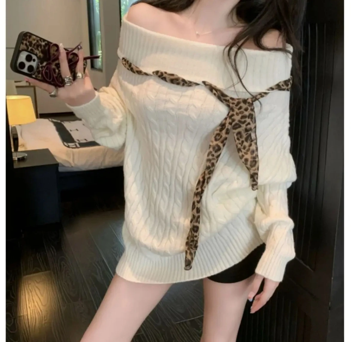 Ropa Otoño Invierno estampado de leopardo lazo fuera del hombro cuello suéter de manga larga mujer Top frito longitud media