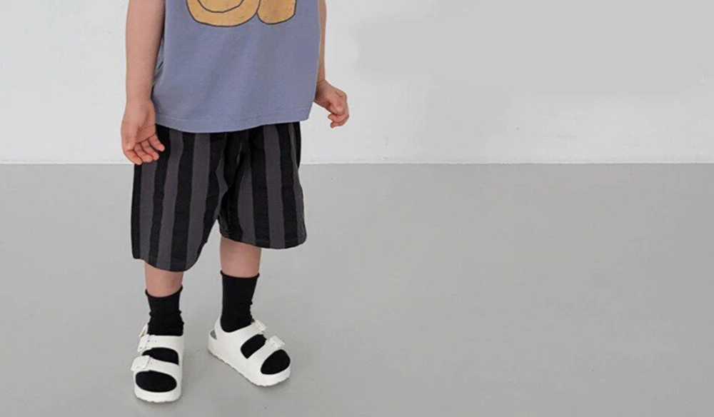 Korean Version Summer New Fashionable Wide Striped Childrens Shorts for Boy and Girls Clothing Loose Casual Pants for Going Out