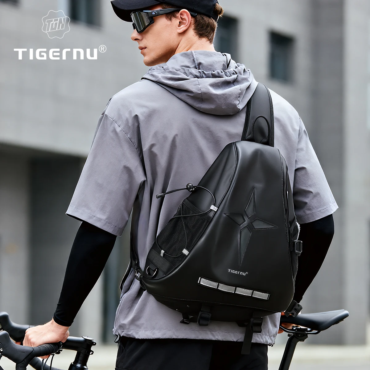 Tigernu Men's Oversized Crossbody Bag With USB Port For 11inch Chest Bag With Detachalbe 3-point Suppprt Strap Cycling Gym Bag