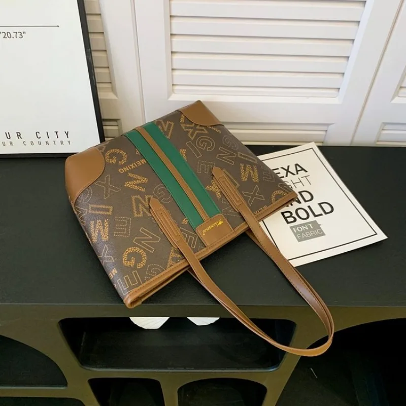 حقيبة حفاضات ريترو رائعة للنساء حقيبة ظهر للمقهى كروس رائعة وجذابة وأنيقة بدون جهد أنيقة محمولة يوميًا