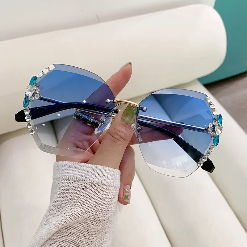 Occhiali da sole Vintage con strass senza montatura di Design di lusso donna uomo occhiali da sole con lenti sfumate di moda per donna 2024