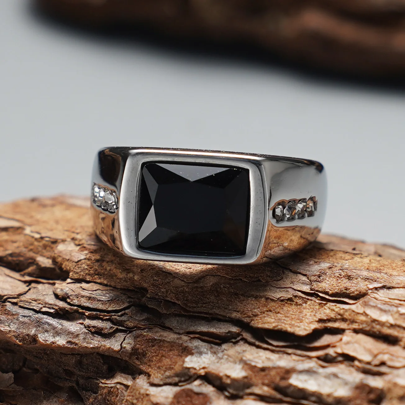 Herren Vintage Quadratischer Ring aus 316L Edelstahl mit Schwarzem Edelstein, Ideales Accessoire für Tägliches Tragen und zum Verschenken – Detail 9