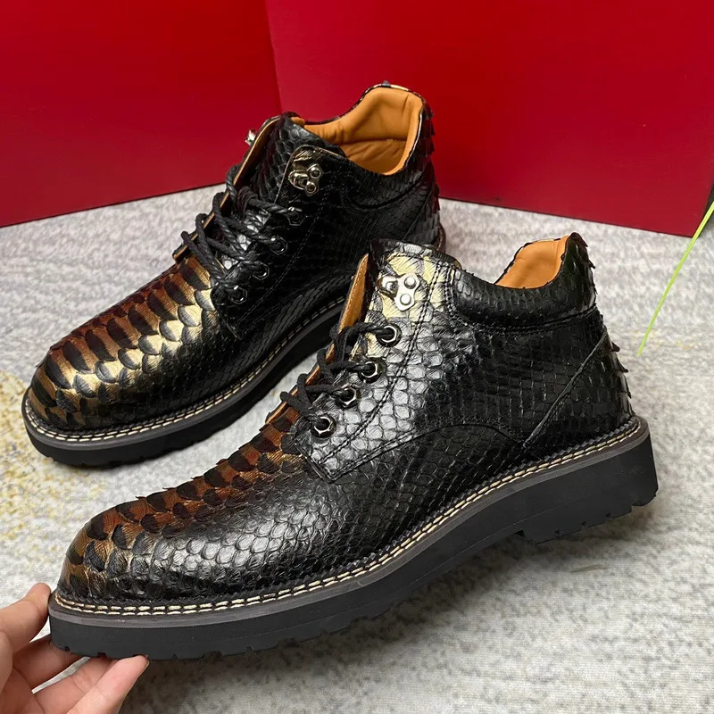 Moda negra de gama alta de piel de serpiente 2024, zapatos informales de alta calidad para hombres, botas cortas cómodas de cuero para hombres