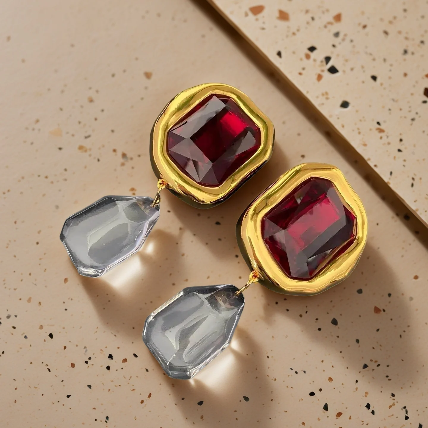 Yuri Ailey Vintage Geometric Resin Clip On Earrings No Piercing Red Clear Square Dangle Ear Clips Retro Women Party Jewelry Gift