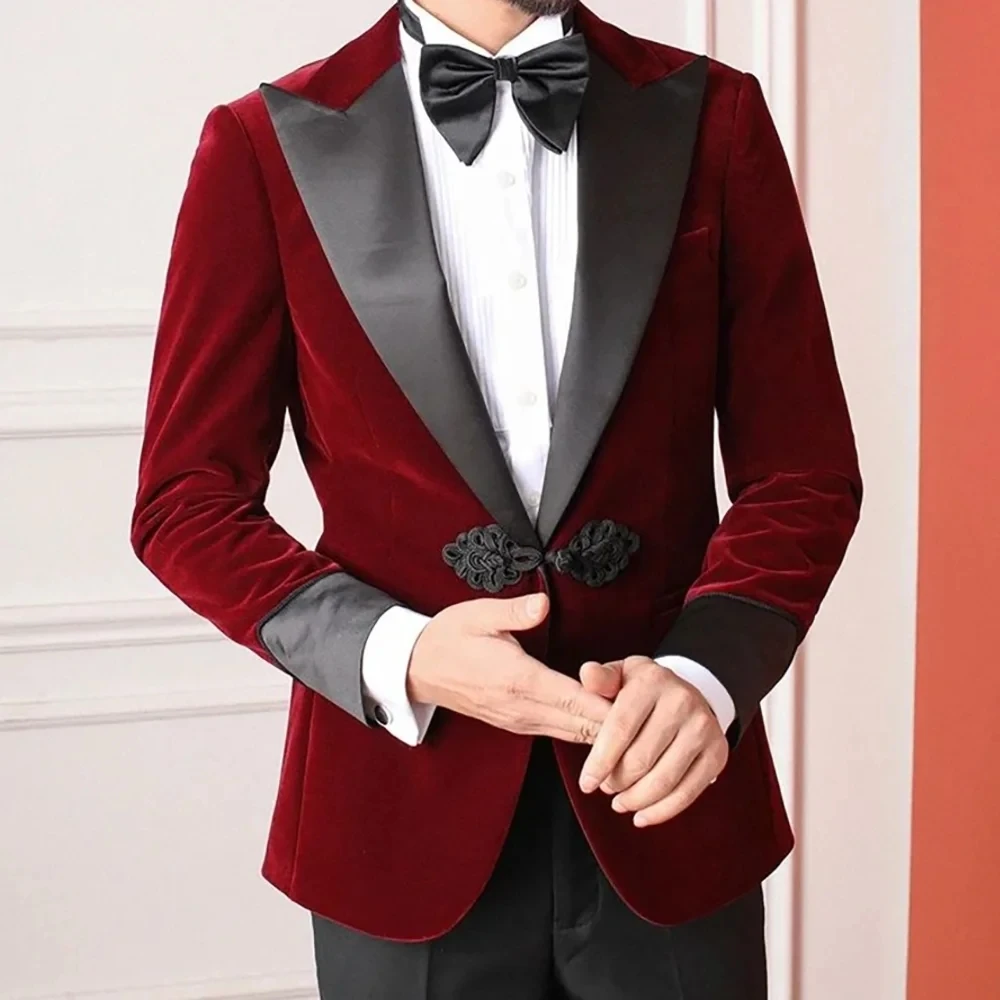 

Men Suits 2 Pieces Burgundy Velvet Jacket Black Pants Chinese Knot Peaked Lapel Formal Outfits Casual Party Prom Wedding Dress