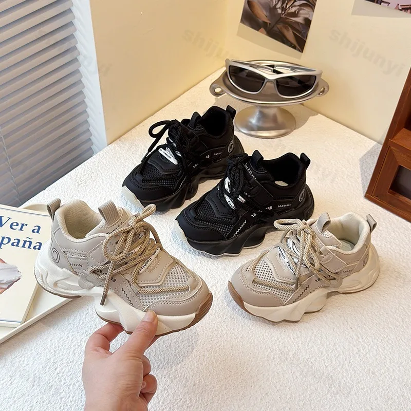 

Модная тенденция для мальчиков. Универсальная повседневная спортивная обувь с низким берцем. Новинка осени 2023 года. Удобные нескользящие массивные кроссовки на мягкой подошве со шнуровкой.