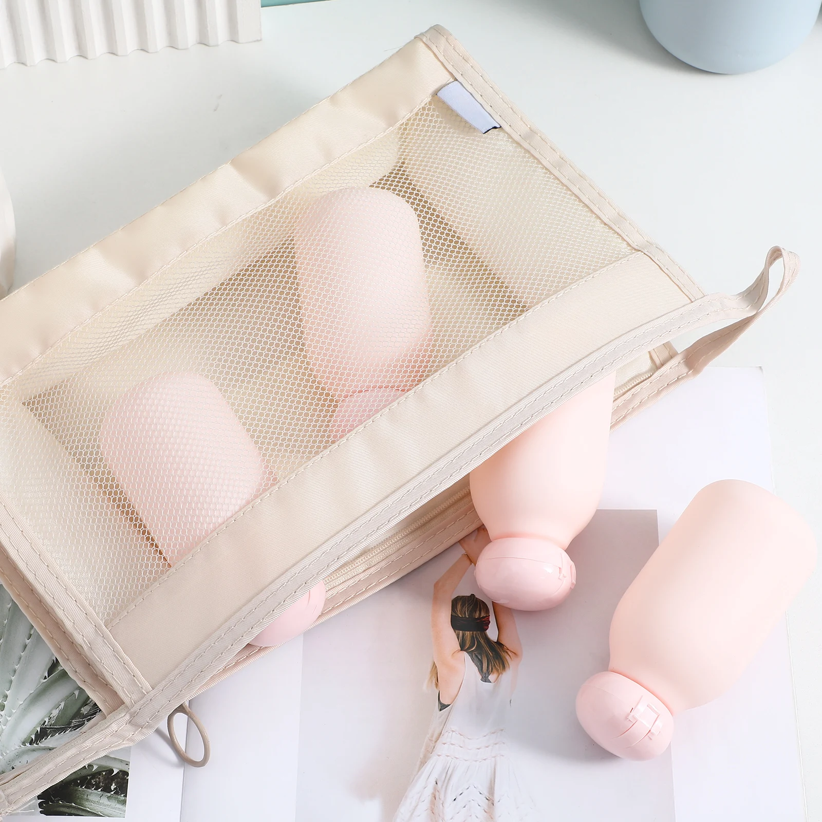 

4 pcs 100ml Empty Bottles Pink Travel Shampoo Lotion Conditioner Toiletry Containers Portable PE Material Refillable Cute