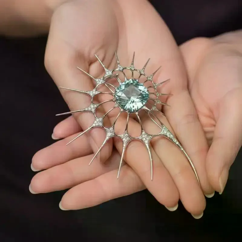 Luxury Spiky Rhinestone Irregular Brooch Punk Gothic Exaggerated Statement Pin for Denim Jacket Bag Accessory