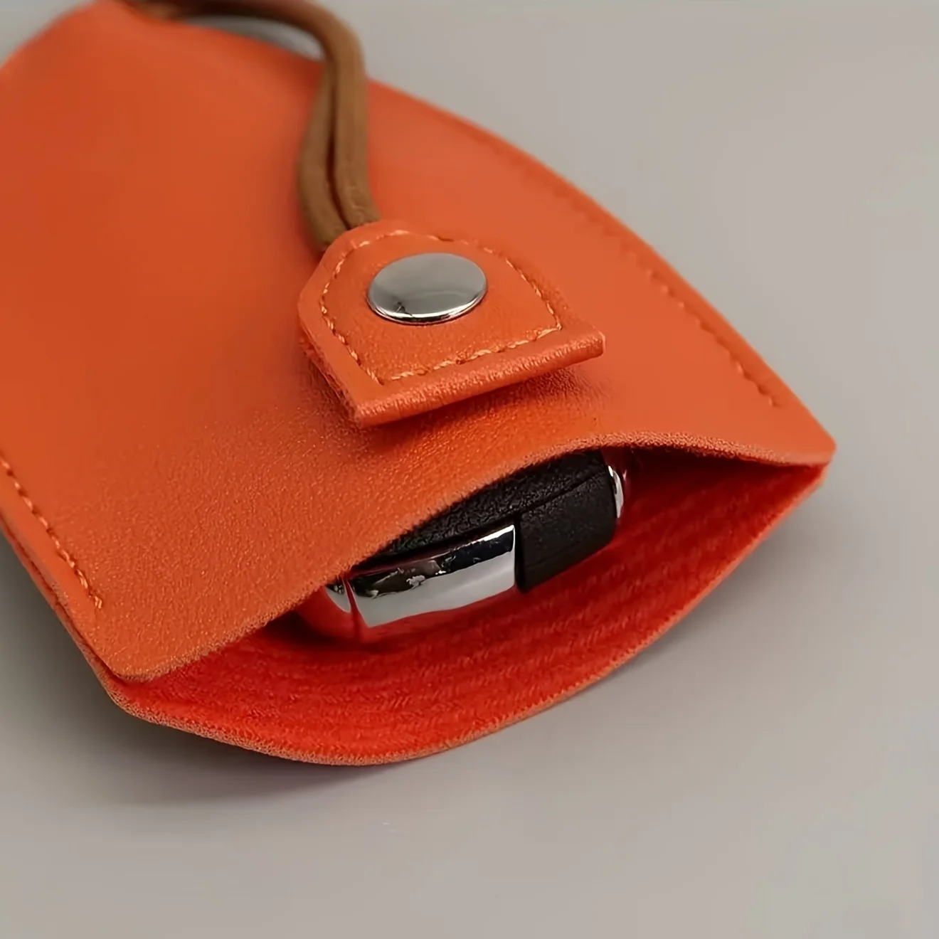 A New Stylish and Creative Pull-out Key Pouch, a  Car Key Case for Men and Women, a Portable Large-capacity Key Organizer view 4