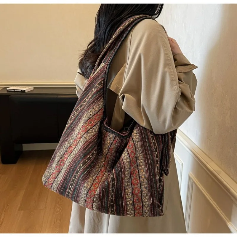 

Очаровательная модная сумка через плечо для повседневного использования, горячая распродажа, регулируемая новая модель 2025, студенческая сумка через плечо, подходящая для выходных