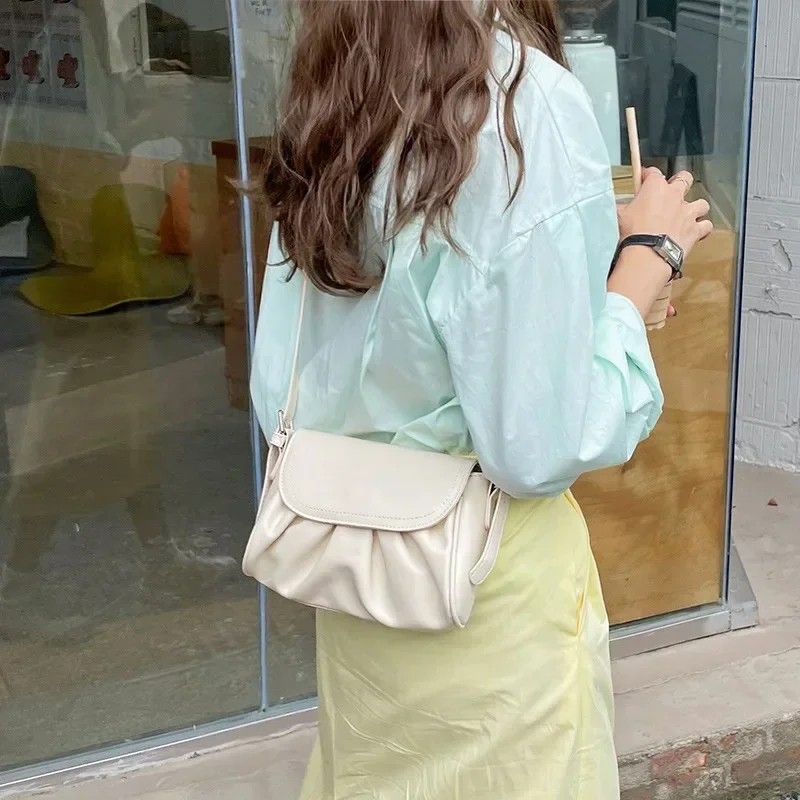 Bolso cruzado de un hombro con botón para mujer, bolsa pequeña de nube fresca, paquete Diagonal, nueva moda