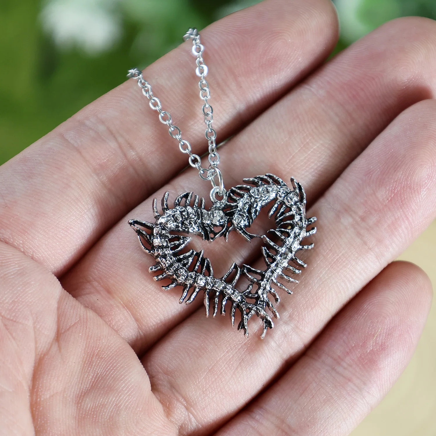 1pc Gothic Centipede Millipede Metal Pendant Silver Plated Strange Heart Insect Necklace