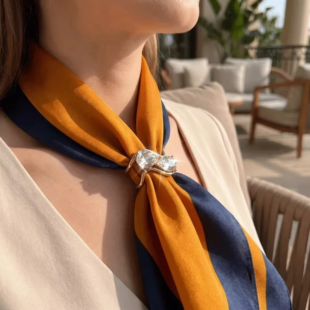 2pcs Minimalist Alloy Wave Scarf Ring Fixed Decorative Waterdrop Diamond Scarfs Clasp Irregular Shinny Scarf Clips for Women