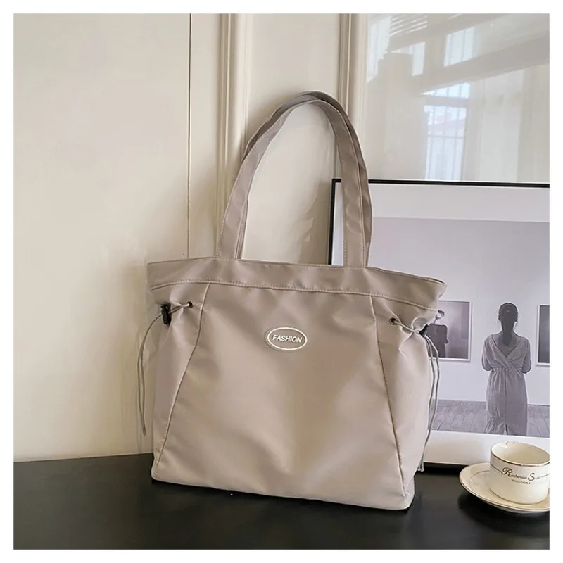 Sacs à Main Décontractés en Nylon de Grande Capacité pour Femme, Fourre-Tout Simple et Polyvalent avec Fermeture Éclair, Couleur Unie, de Haute Qualité, 2024