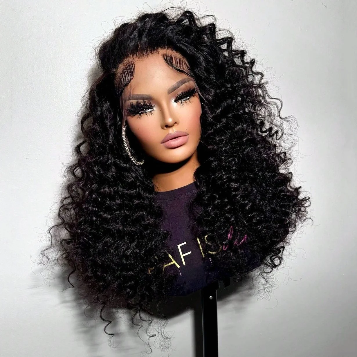 Pelucas delanteras de encaje rizado 13*4, cabello humano prearrancado con pelo de bebé, pelucas de encaje transparente HD de onda profunda para mujeres hasta un largo negro