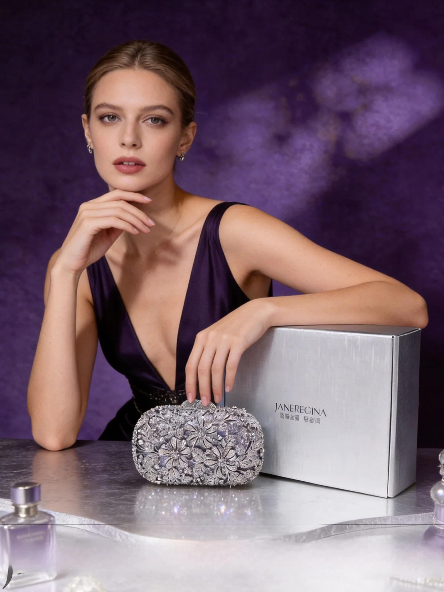  Hollow out Flower Design Evening Bag for  Decorated with Sparkling Diamonds Handheld Bag Fashionable And Elegant