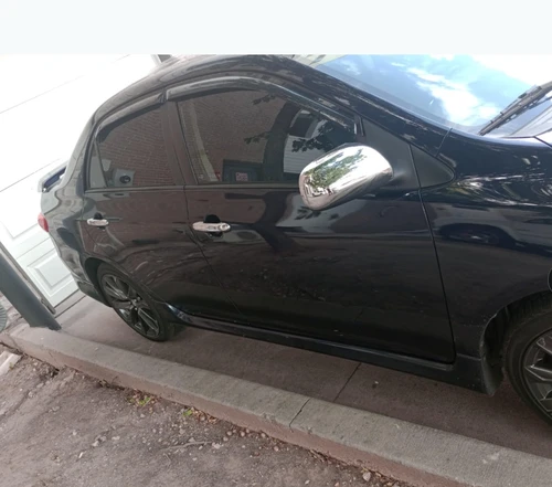 Imagen 2 del producto Manija de puerta lateral cromada y cubiertas de espejo para Toyota Corolla 2009-2013 / Toyota Yaris 2007-2011