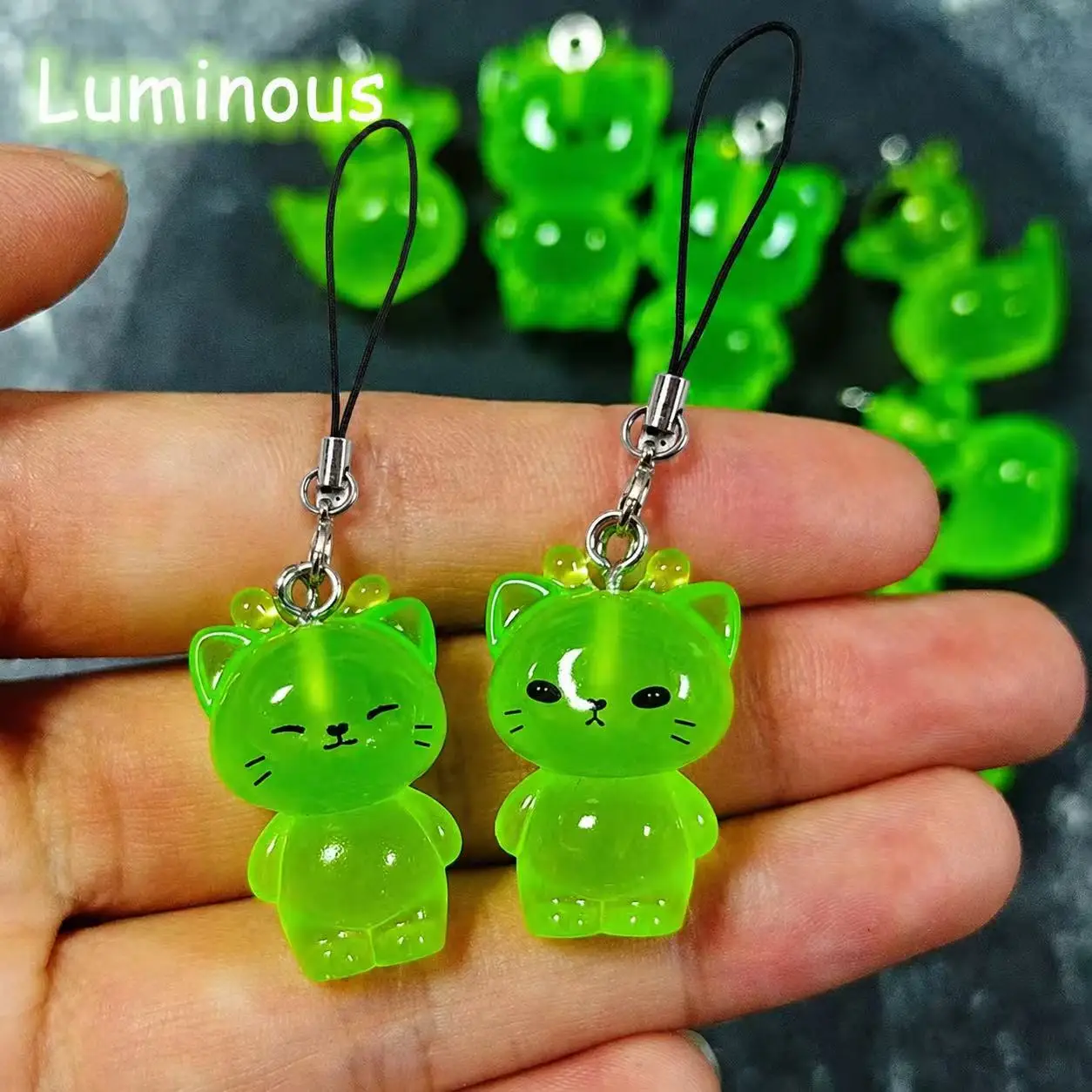 Creative Luminous Mini Alien Cat Keychain Glow in The Dark for Phone Strap Backpack Hanging Charms Key Chains Women Men Gifts