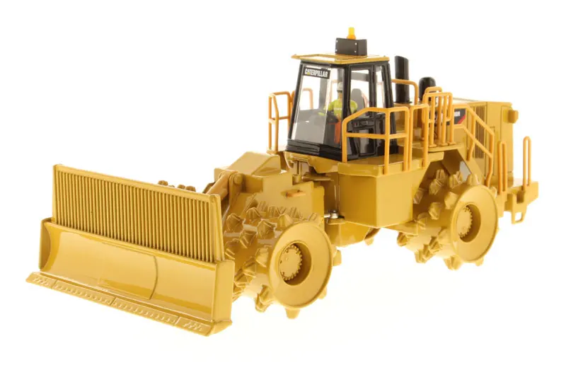 

New DM CatTerpillar 1/50 CAT 836H landfill compactor - core classics series Diecast Masters 85205C For Collection