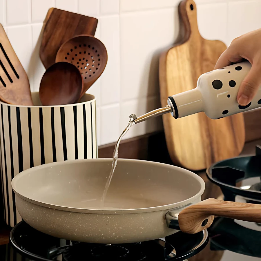 Ceramic Oil Dispenser Oil Automatic Open Close Bottle with No-Drip Spout for Cooking Oil Vinegar Storage Idear Gift