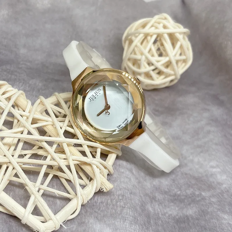 정교한 여성용 손목시계, 레트로 캔디 컬러의 고급스럽고 세련된 여성용 시계, 트렌디한 여성용 시계.