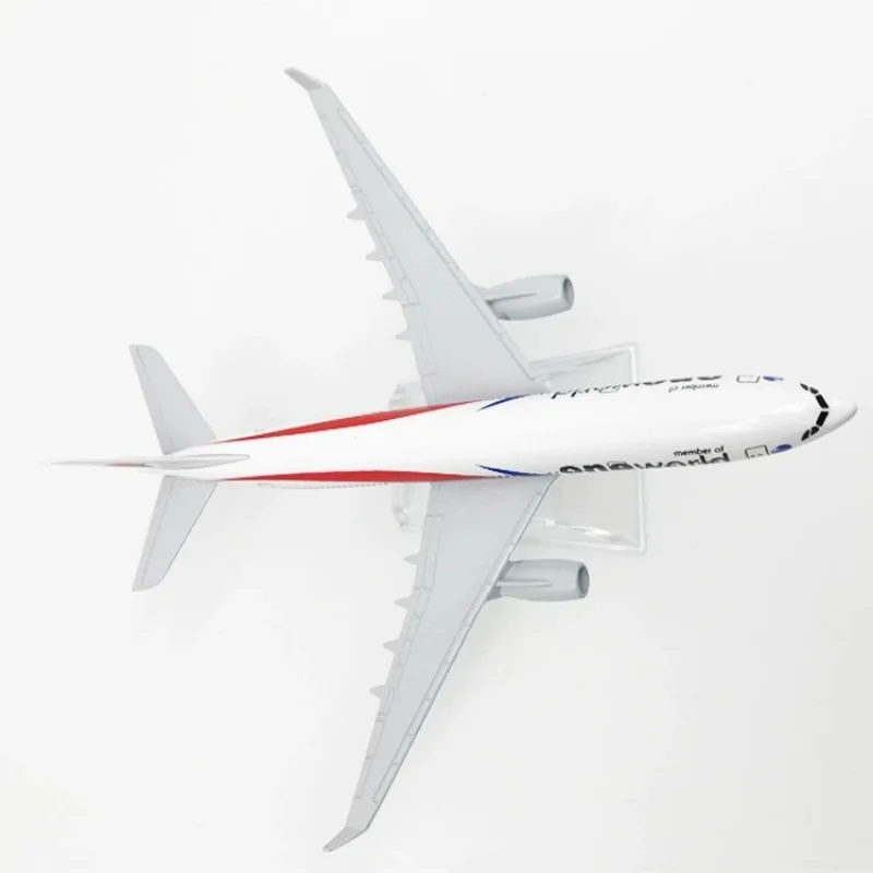 المواد المعدنية لعبة الطائرات 16 سنتيمتر سبيكة نموذج طائرة A330 ماليزيا الخطوط الجوية نموذج طائرة طائرة تذكارية لعبة الطائرة #3