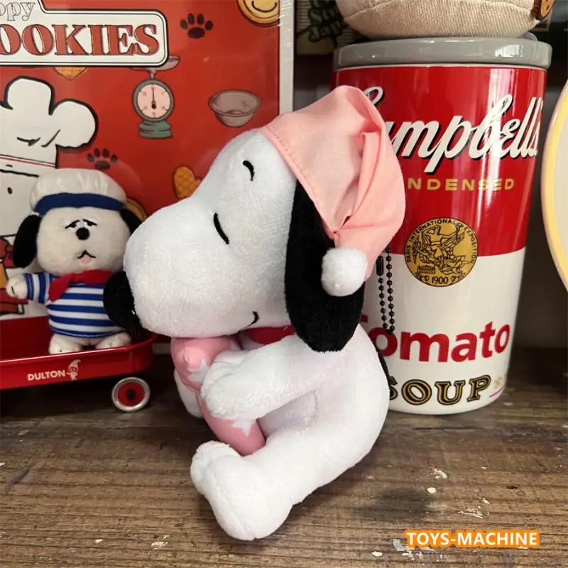 Snoopy-Sombrero de Navidad rosa, adorno de felpa, llavero de Snoopy de dibujos animados Kawaii, adorno para mochila de estudiante, decoración de sofá, regalo para niña