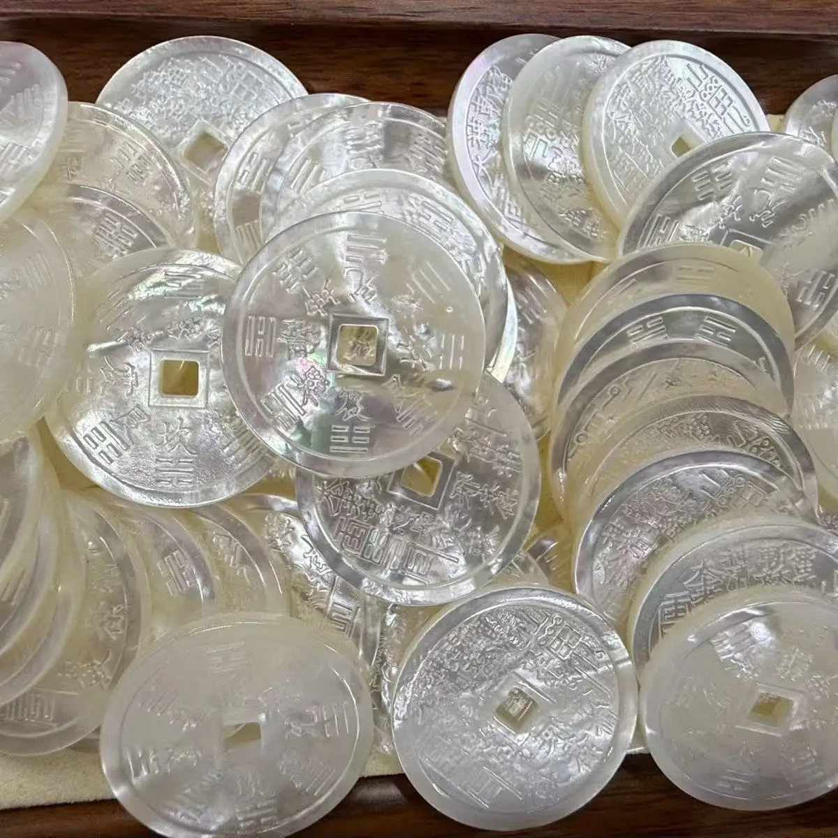 1pc Natural White Butterfly Shell Carved Coin for Collection Vintage Home Decor Antiques Gifts Coins Collectible