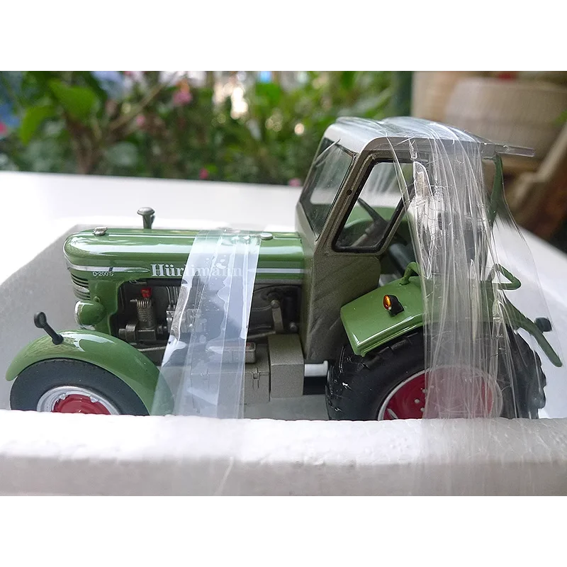 SCHUCO مقياس 1:32 Hurlimann D 200 S جرار من الراتنج الأخضر نموذج سيارة المزرعة لعبة قابلة للجمع هدية تذكارية عرض حلية