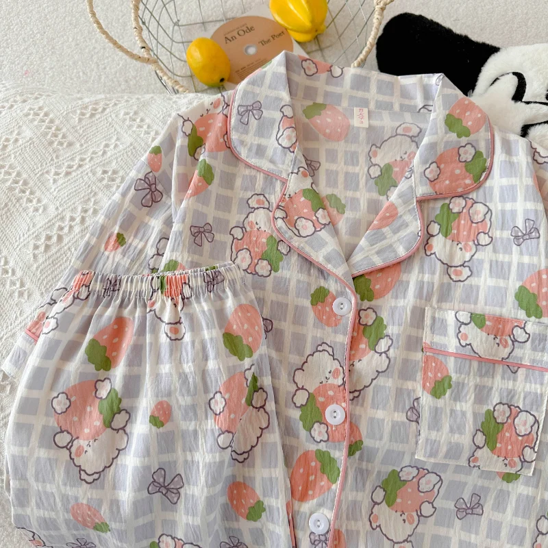 Conjunto de pijamas con estampado de cuadros de fresa para mujer, conjunto de moda exterior de dibujos animados Y2K, 2 piezas, ropa de descanso fresca para verano 2025, oso dulce y bonito